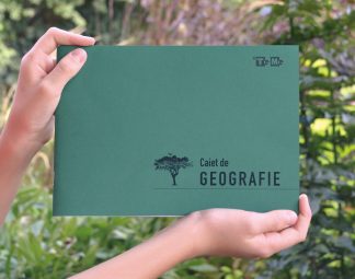 Caiet de geografie, 16,8 × 24 cm, capsat, copertă verde